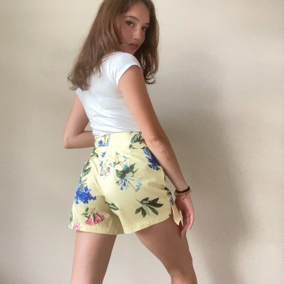 Yellow Ruffle Floral Short - Picture 5 of 5